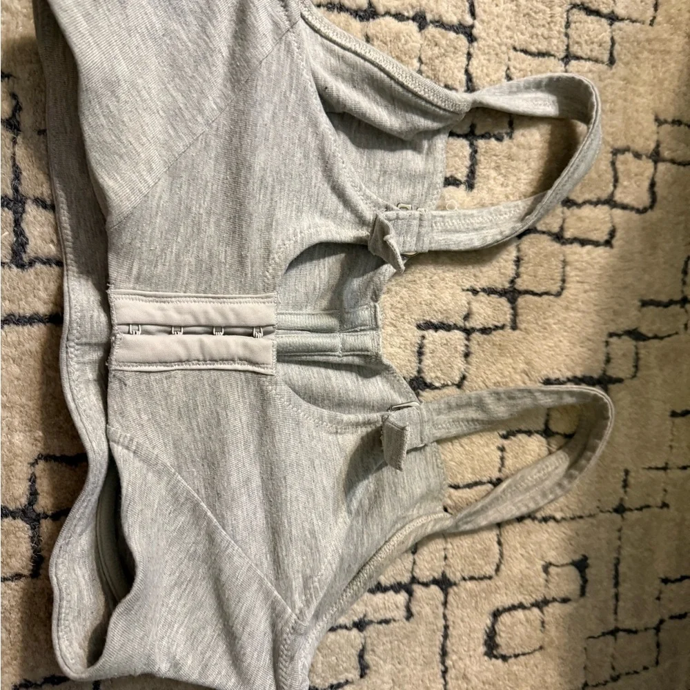 Natori Sports Bra, Heather Grey.  Size 32DD, - Picture 2 of 5